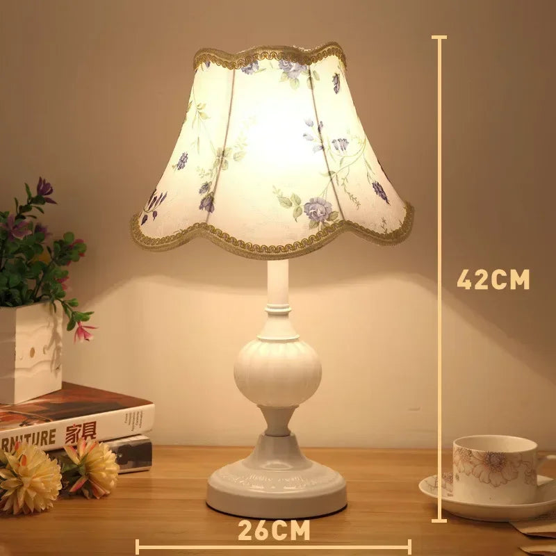  Luminária de Mesa de Vidro Luxo , Abajur Retrô, Luminária de Mesa Vintage Retrô, Luminária de Mesa Retrô, Luz de LED de Mesa Retrô, Lumínária de Mesa Minimalista Retrô, Candeeiro de Mesa Retrô, Abajur Retrô de Chão, Abajur LED Touch Nódigo, Luminária de Mesa em Espiral, Luminária Solar de Parede Hexagonal, Letreiro de Néon, Lâmpada Vintage de Mesa, Luminária de Parede Animal, Aplique de Parede 3D Águia, Abajur de Mesa Nórdico em Pedra, Luminária de Cristal Luxo, Abajur Retrô Sensor de Toque-Lojas Bratta