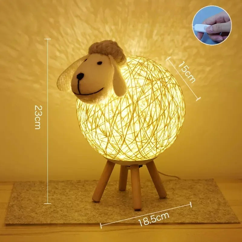 Luminária Ovelhinha, Luminária Infantil, Luminária de Mesa Infantil, Luminária para Quarto Infantil, Luminária com Design Lúdico, Luminária com Luz Suave, Luminária Decorativa Infantil, Luminária para Bebê, Luminária Criativa, Luminária Aconchegante, Luminária Fofa, Luminária Quarto Aconchegante, Luminária de Ovelha, Iluminação para Crianças, Luminária Bratta, Luz Noturna Infantil, Luminária para Decorar Quarto, Luminária de Mesa Fofa, Iluminação Tranquila, Luminária Encantadora, Decoração-Lojas Bratta