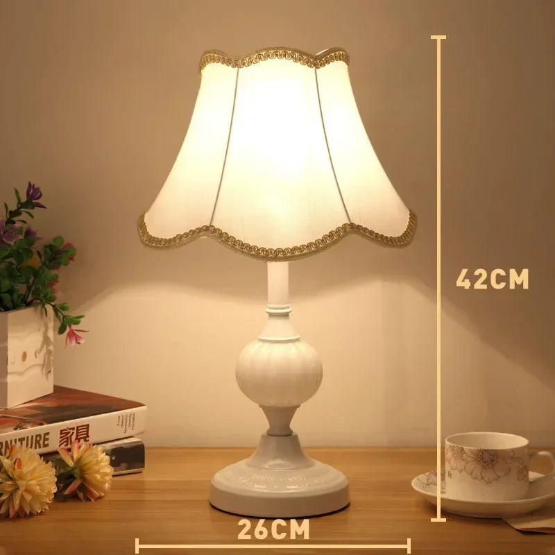  Luminária de Mesa de Vidro Luxo , Abajur Retrô, Luminária de Mesa Vintage Retrô, Luminária de Mesa Retrô, Luz de LED de Mesa Retrô, Lumínária de Mesa Minimalista Retrô, Candeeiro de Mesa Retrô, Abajur Retrô de Chão, Abajur LED Touch Nódigo, Luminária de Mesa em Espiral, Luminária Solar de Parede Hexagonal, Letreiro de Néon, Lâmpada Vintage de Mesa, Luminária de Parede Animal, Aplique de Parede 3D Águia, Abajur de Mesa Nórdico em Pedra, Luminária de Cristal Luxo, Abajur Retrô Sensor de Toque-Lojas Bratta
