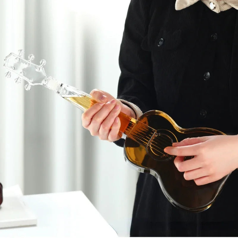 Garrafa de vinho de vidro, Guitarra, Violino, Decantador, Decantador Musical Em Vidro, Decantador Guitarra Bratta, Decantador Violino Bratta, Decantador Criativo Para Vinho, Decantador Com Copos E Suporte, Decantador Artístico Para Bar, Decantador 1000ml De Vidro, Presente Para Amante De Música, Decantador Moderno E Sofisticado, Decantador De Vidro Borossilicato, Conjunto Para Bar Musical, Decantador Com Estilo Musical, Decantador Bratta Instrumentos, Decantador Criativo Uísque-Lojas Bratta