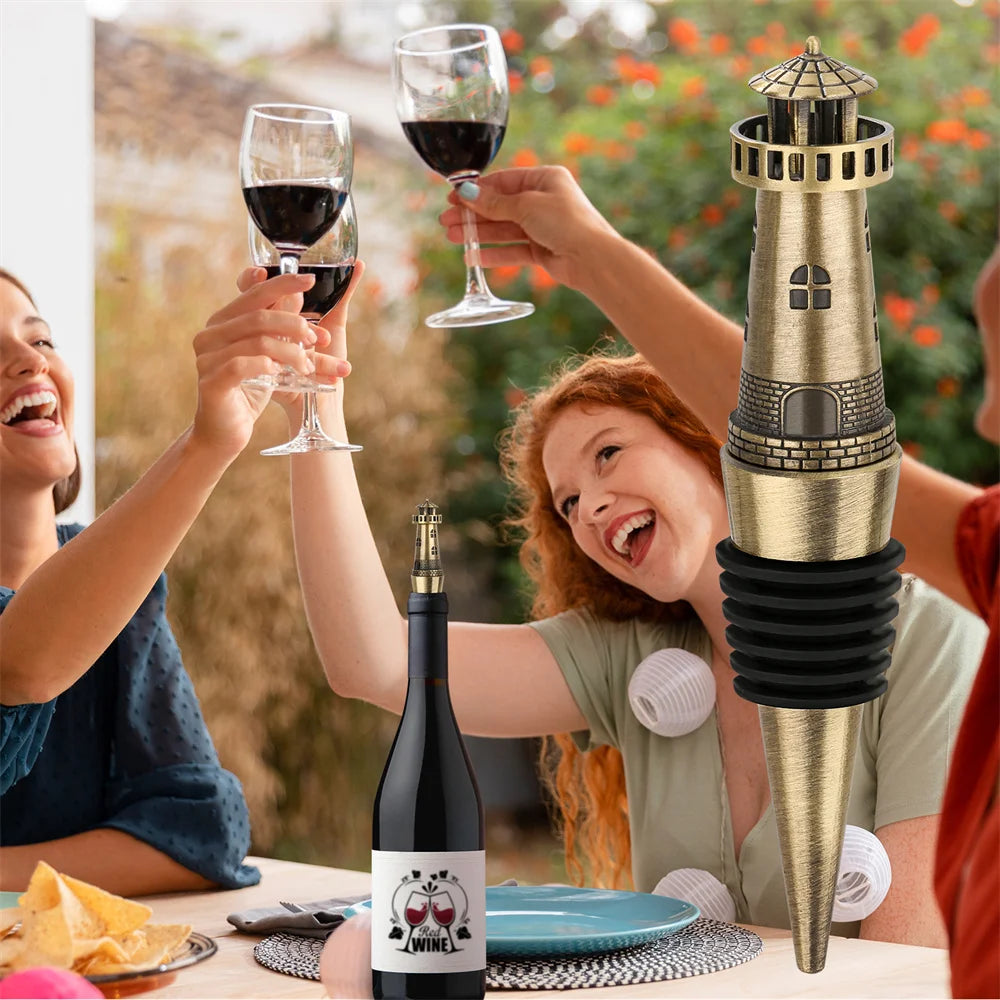 Rolha de Garrafa, Rolha Farol, Vedação para Vinho, Tampa Decorativa, Rolha Criativa, Estilo Náutico, Acessório para Vinho, Tampa de Metal, Vedação a Vácuo, Design Exclusivo, Presente Criativo, Presente para Amantes de Vinho, Item de Bar, Toque de Estilo, Rolha com Charme, Presente Sofisticado, Brinde com Estilo, Rolha Metálica, Estilo Moderno, Produto de Qualidade, Charme na Garrafa, Lojas Bratta