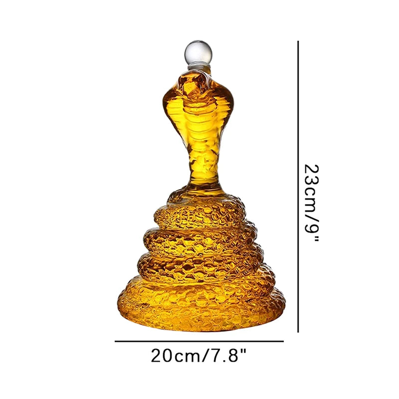 Decantador Em Forma De Cobra, Decantador Criativo, Decantador De Vidro, Decantador Artesanal, Decoração Para Bar, Presente Criativo, Presente De Luxo, Decantador Para Whisky, Decantador Para Vinho, Vidro Borossilicato, Decoração Sofisticada, Decoração Moderna, Decantador Estiloso, Presente Original, Presente Memorável, Decantador Bratta, Arte Em Vidro, Bar Com Estilo, Peça Decorativa, Lojas Bratta
